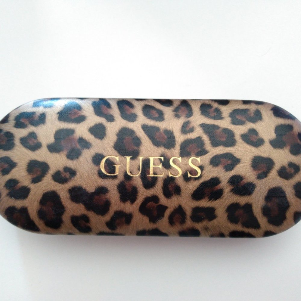 GUESS LEOPARD GLASSES CASE